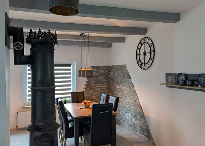 Luett Achtern Diek *